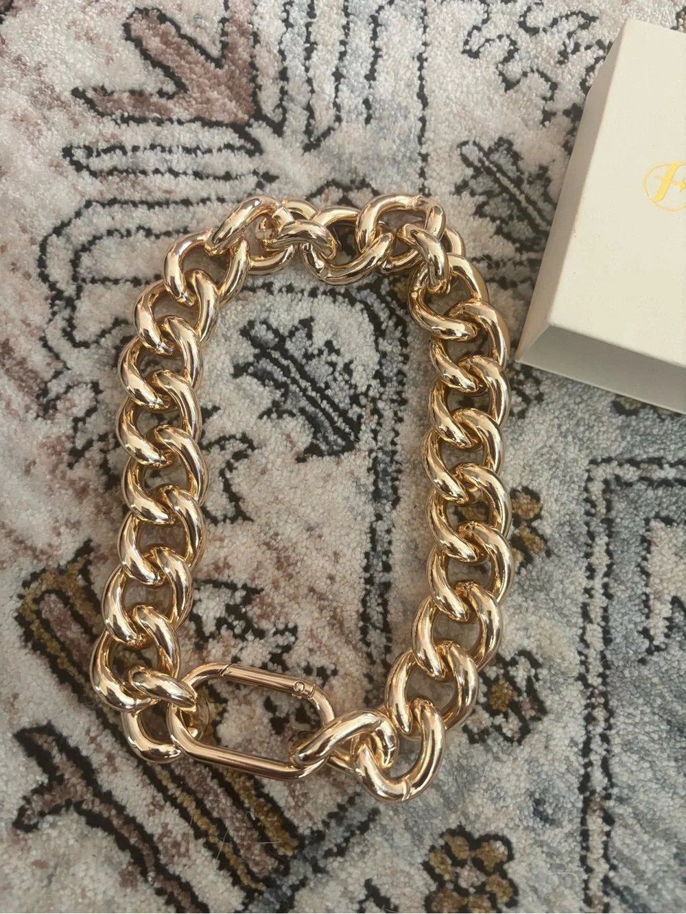 N/A elegant gold